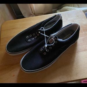 St John’s Bay slip on deck shoes Size 11